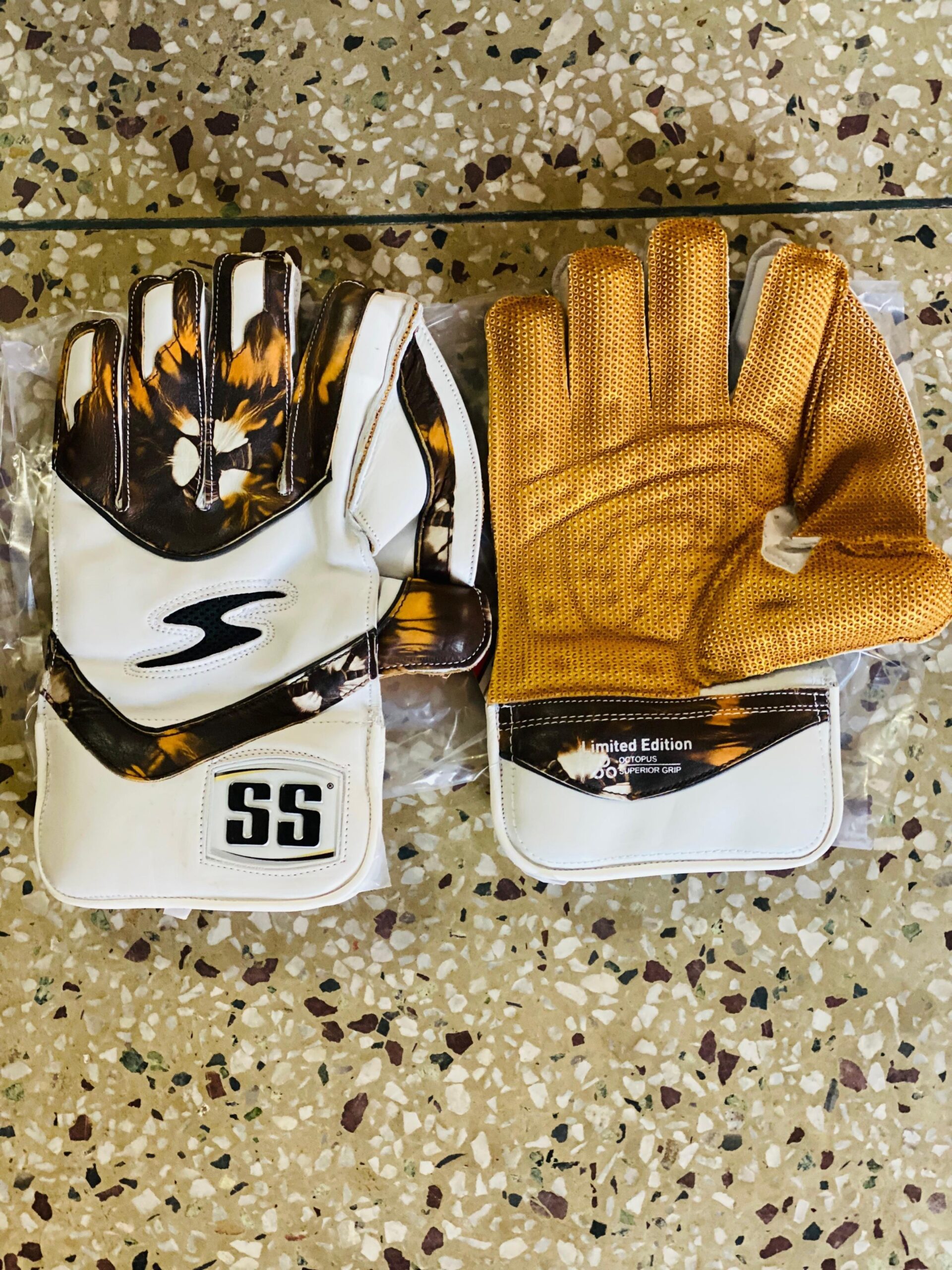 ss keeping batting gloves ss keeping batting gloves